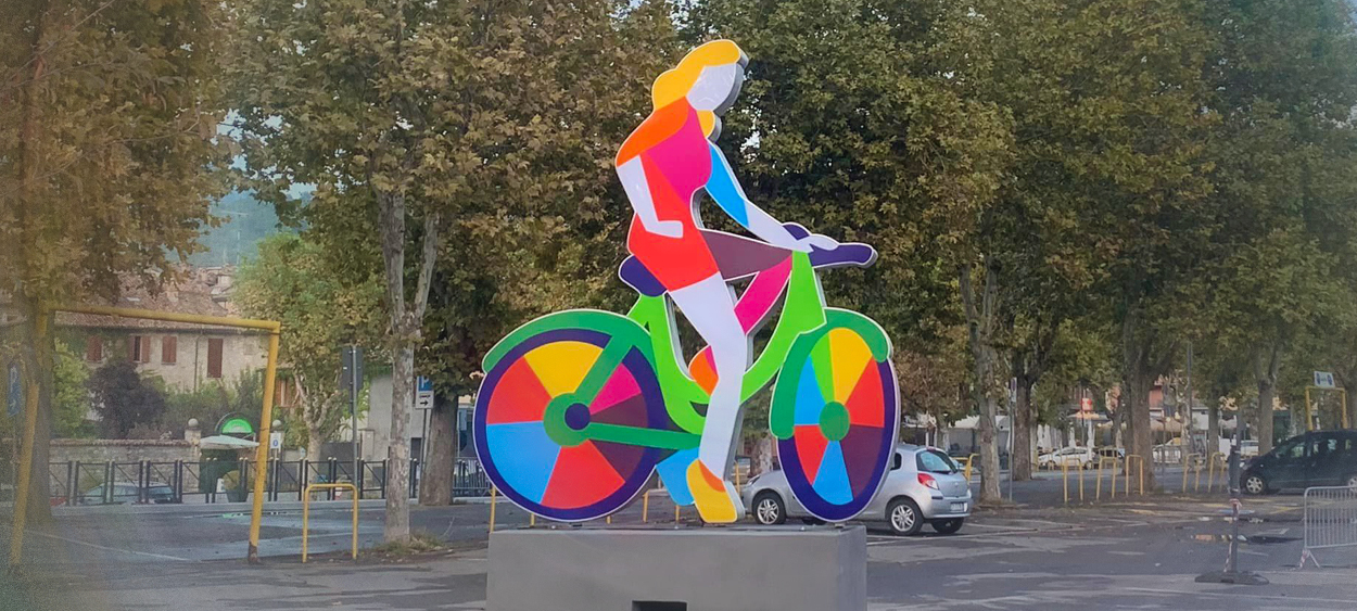 Perdifiato, la nuova scultura luminosa di Marco Lodola | Perdifiato, the new illuminated sculpture by Marco Lodola