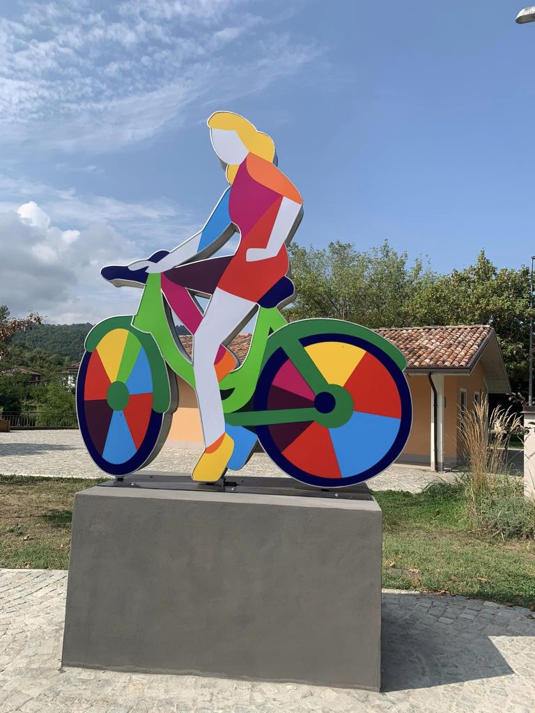 Perdifiato, la nuova scultura luminosa di Marco Lodola